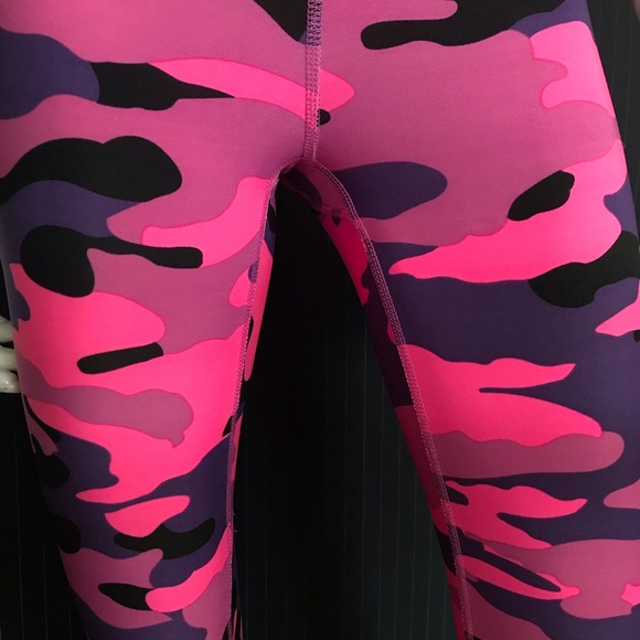 Re-Activate Pink/Purple/Black Camouflage Capris Yoga Workout Tights Size XS - Picture 5 of 8